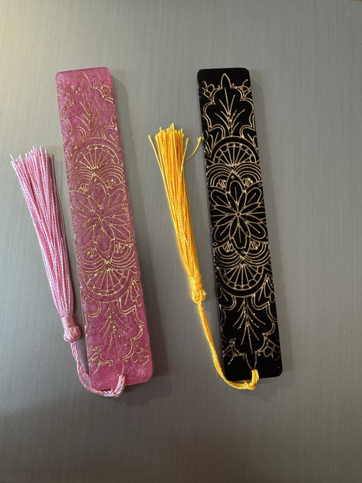 Bookmarks Set Of 2 Black And Pink Background Gold Embossed Stripe