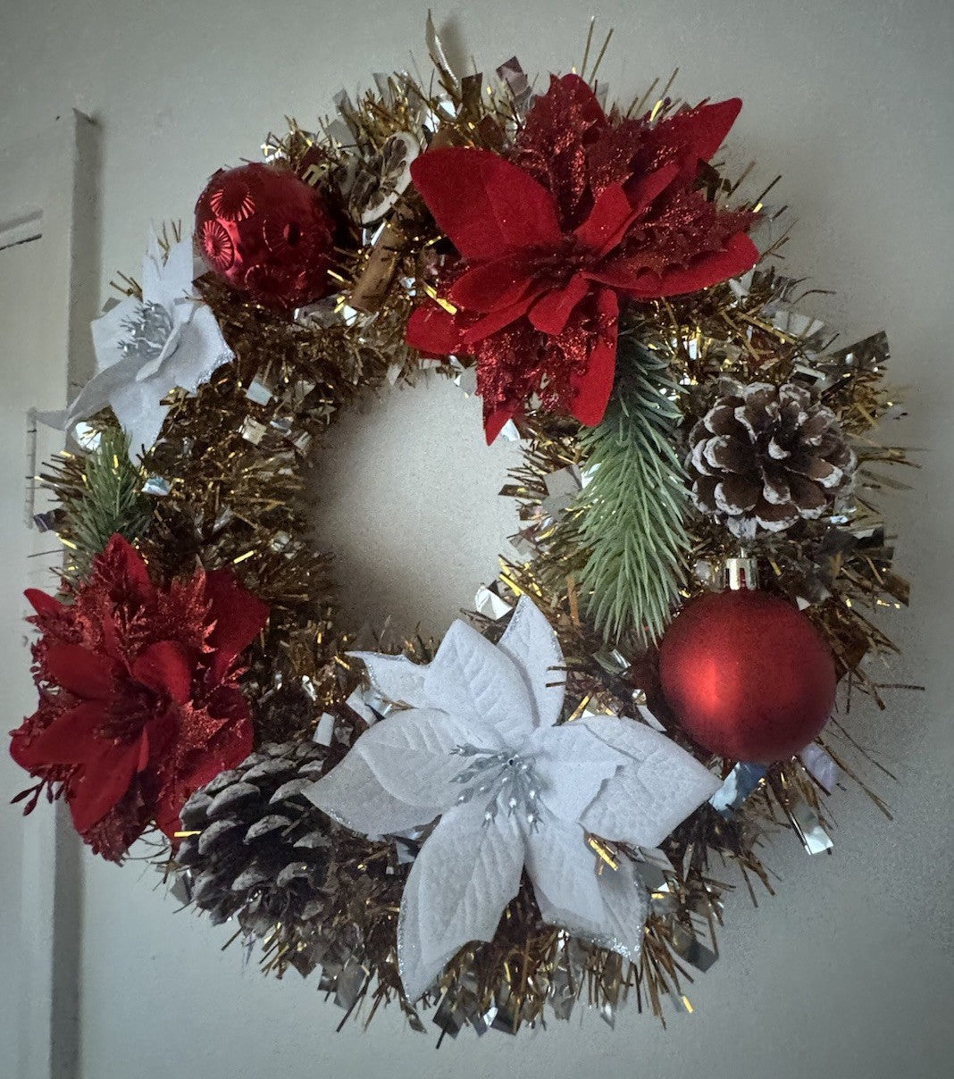 Christmas Wreath Red and White with Lights for Front Door Uk Christmas Wreath