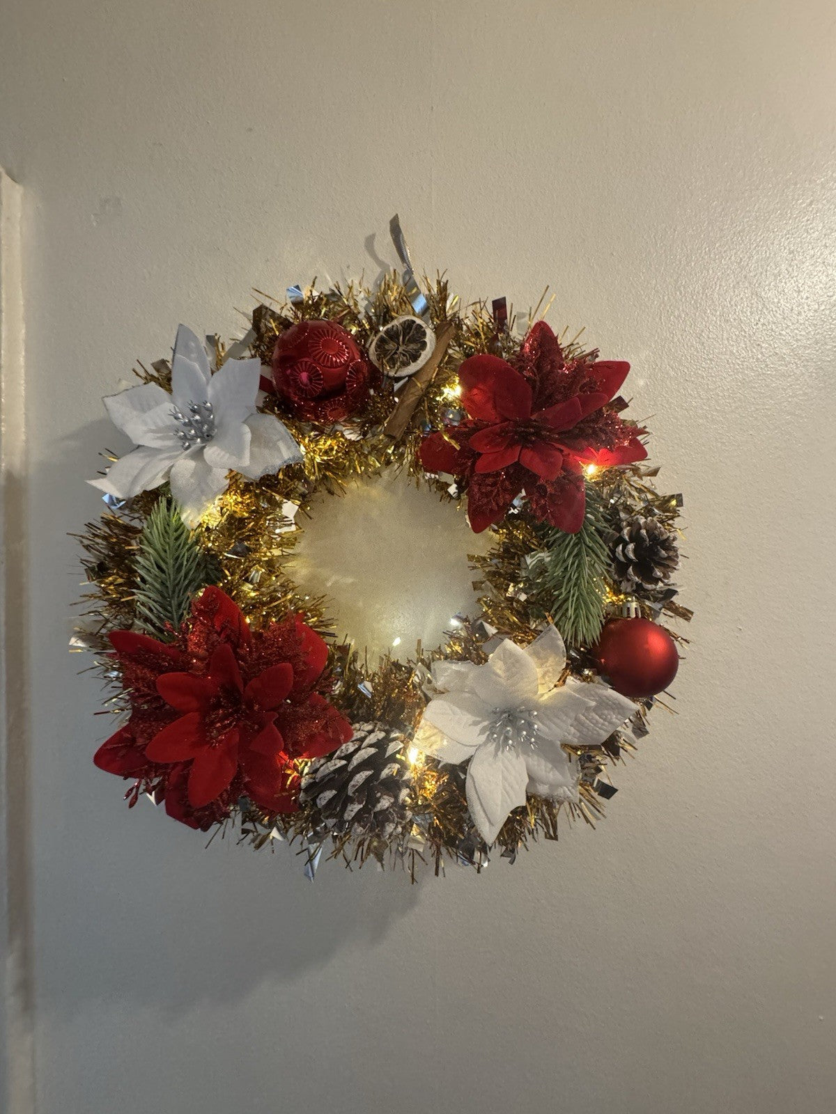Christmas Wreath Red and White with Lights for Front Door Uk Christmas Wreath