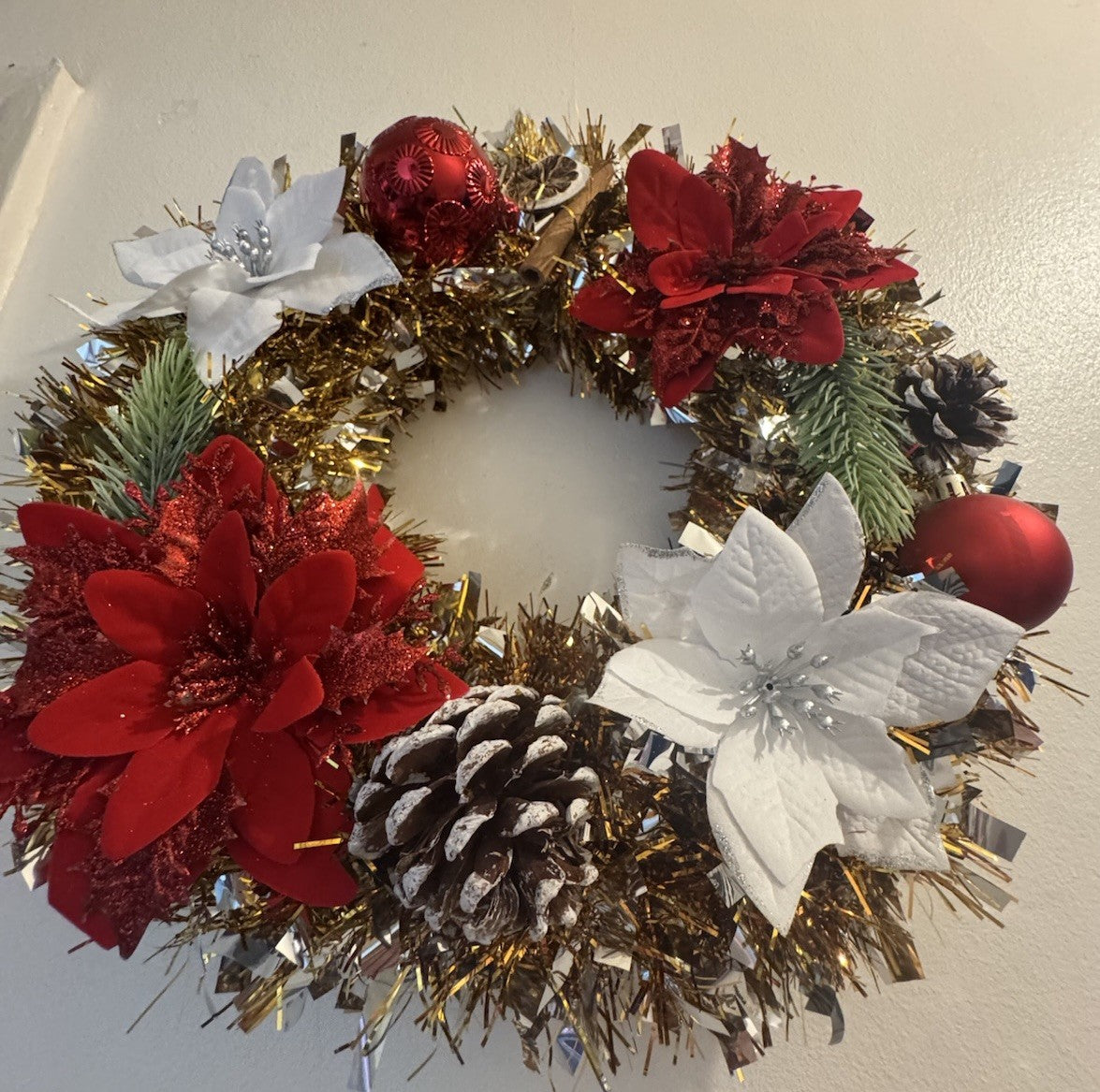 Christmas Wreath Red and White with Lights for Front Door Uk Christmas Wreath
