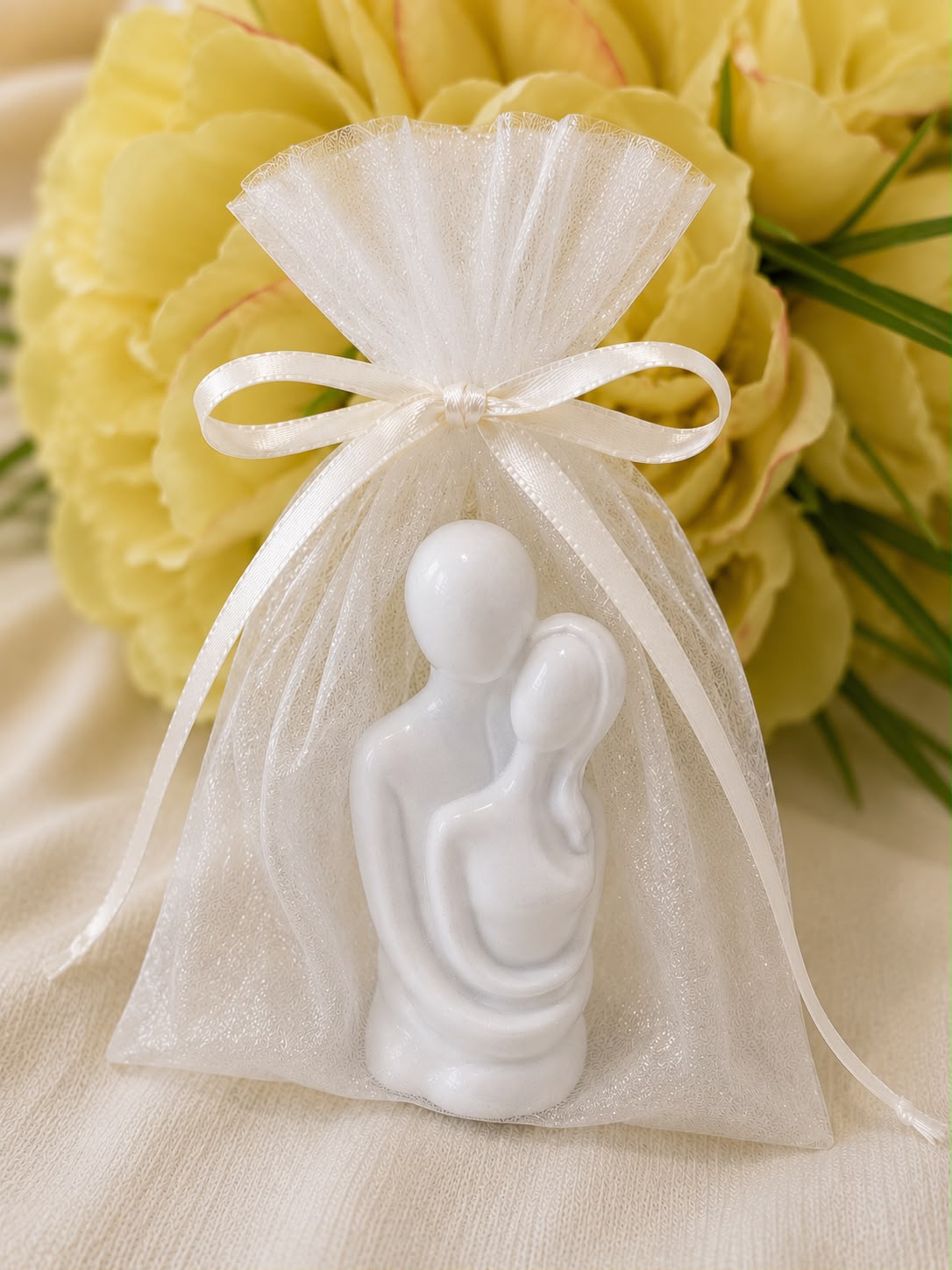 30 Handmade Couple Hug Wedding Favours – Rustic Wedding Guest Gifts – Set of 30