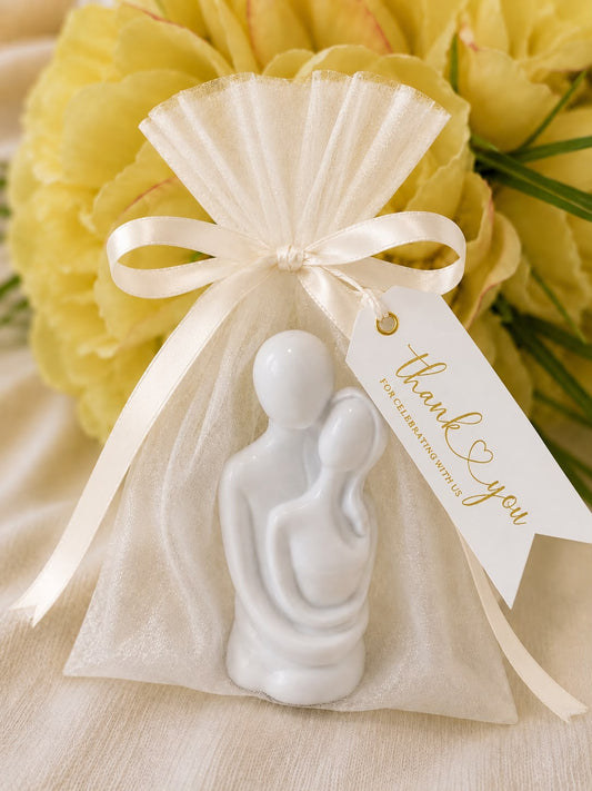 30 Handmade Couple Hug Wedding Favours – Rustic Wedding Guest Gifts – Set of 30